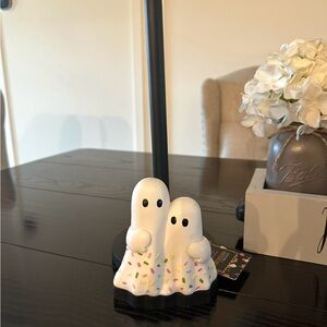 Ghost Paper Towel Holder